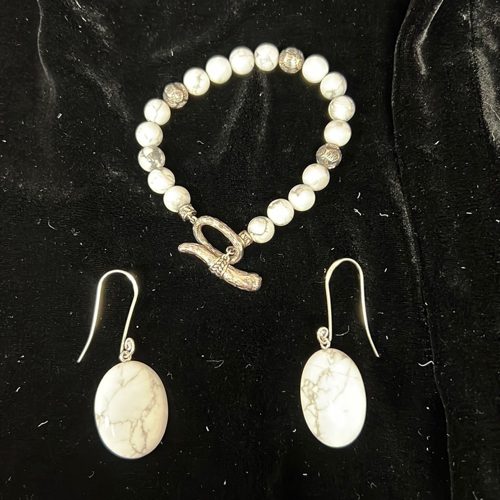 Howlite and silver bracelet and earring set
